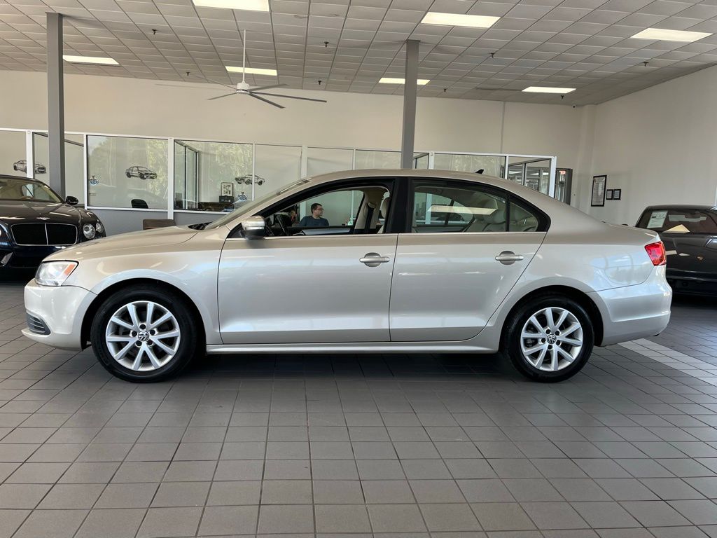 2014 Volkswagen Jetta 1.8T SE photo 2