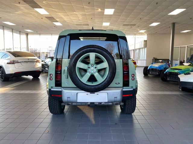 2023 Land Rover Defender photo 4