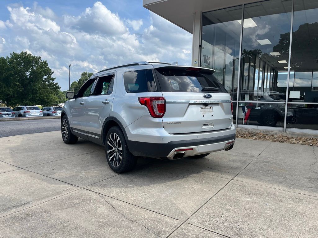 2016 Ford Explorer Platinum photo 2