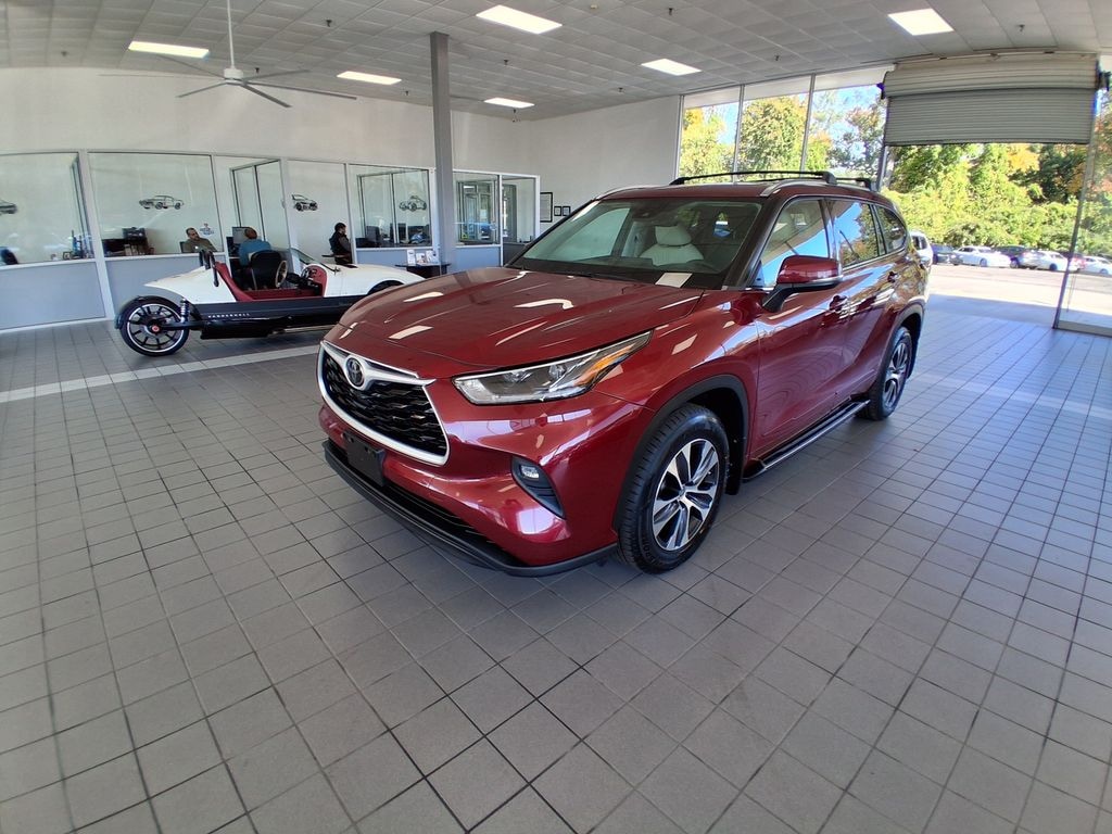 Used 2021 Toyota Highlander XLE SUV