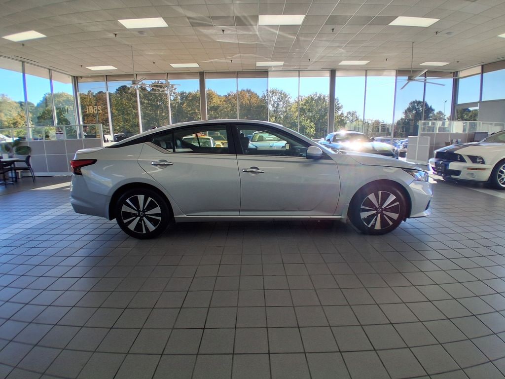 Used 2022 Nissan Altima 2.5 SV Sedan