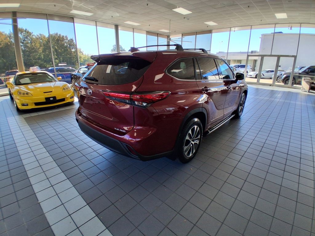 Used 2021 Toyota Highlander XLE SUV