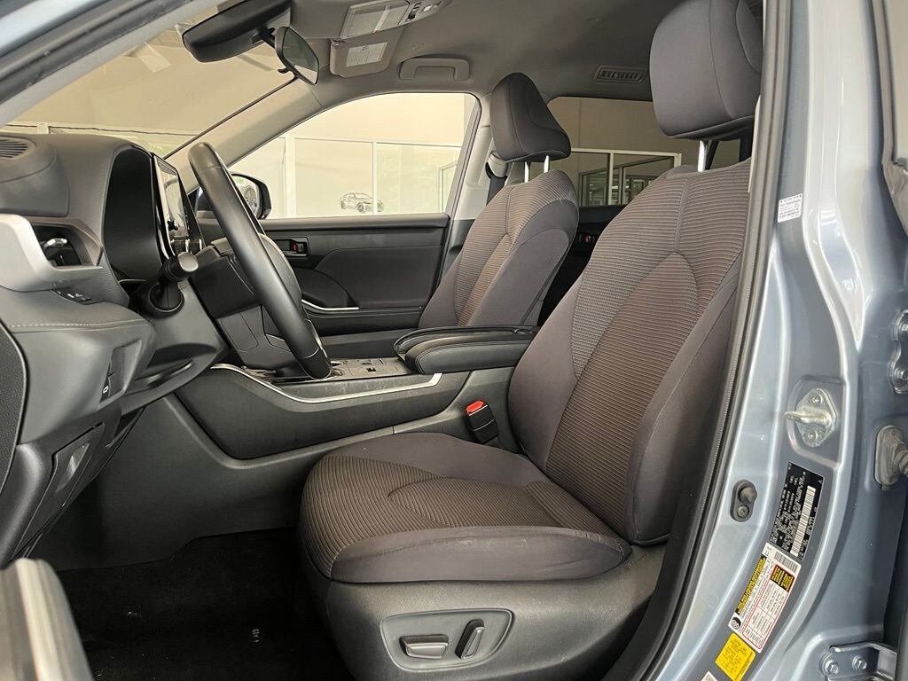 Used 2023 Toyota Highlander Hybrid LE SUV