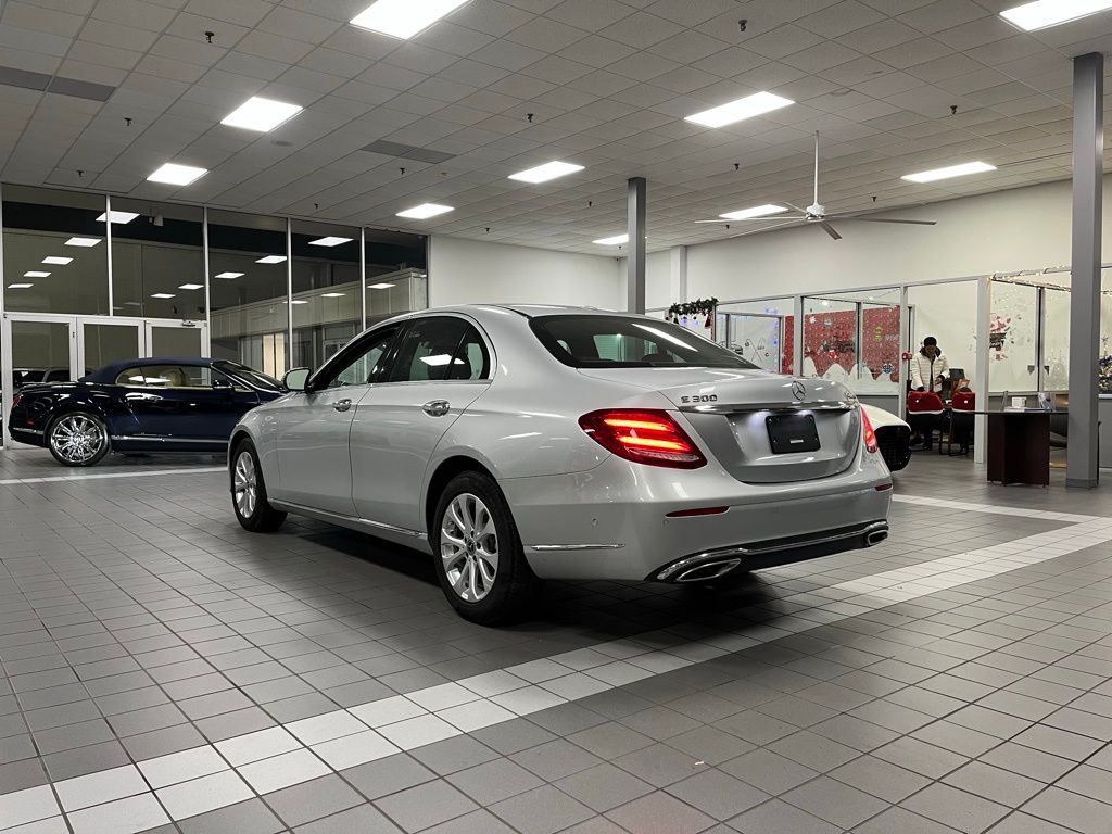 2018 Mercedes Benz E 300 Sedan photo 3