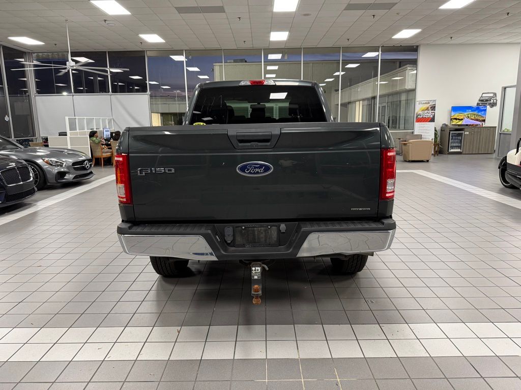 2015 Ford F-150 XLT photo 2