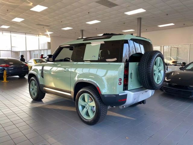 2023 Land Rover Defender photo 3