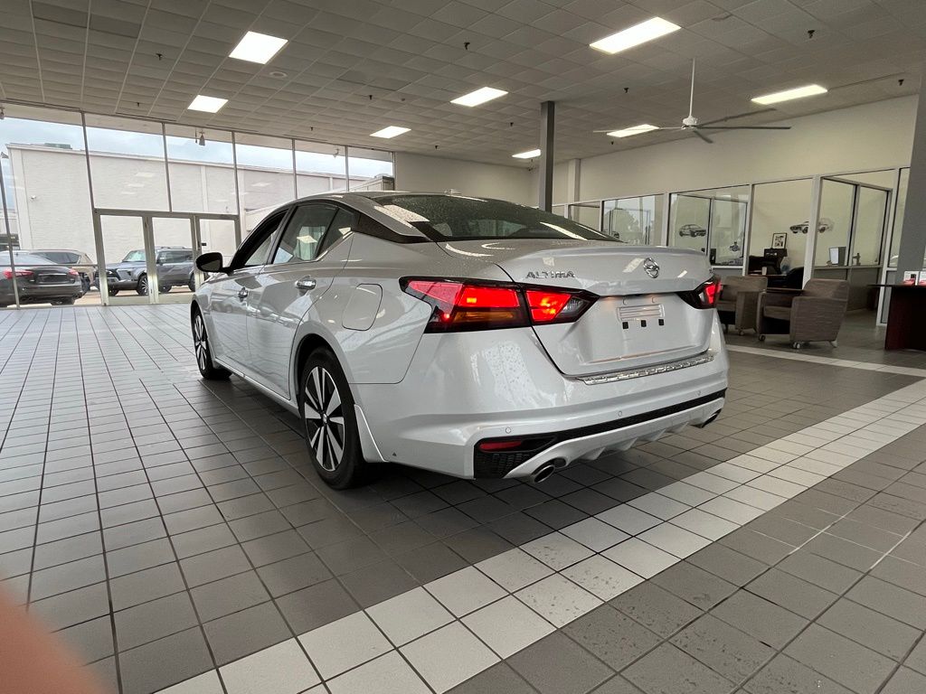 2022 Nissan Altima 2.5 SV photo 2