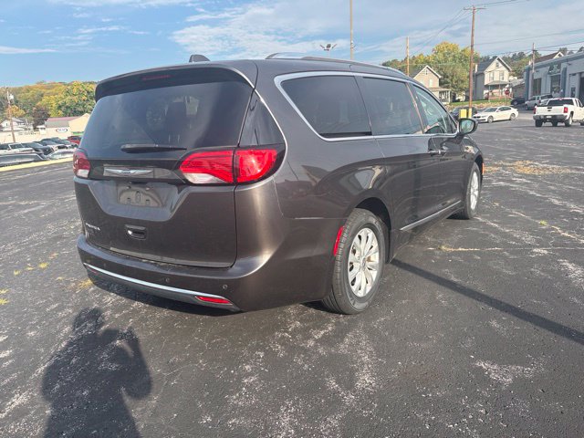 Used 2019 Chrysler Pacifica Touring L Minivan/Van