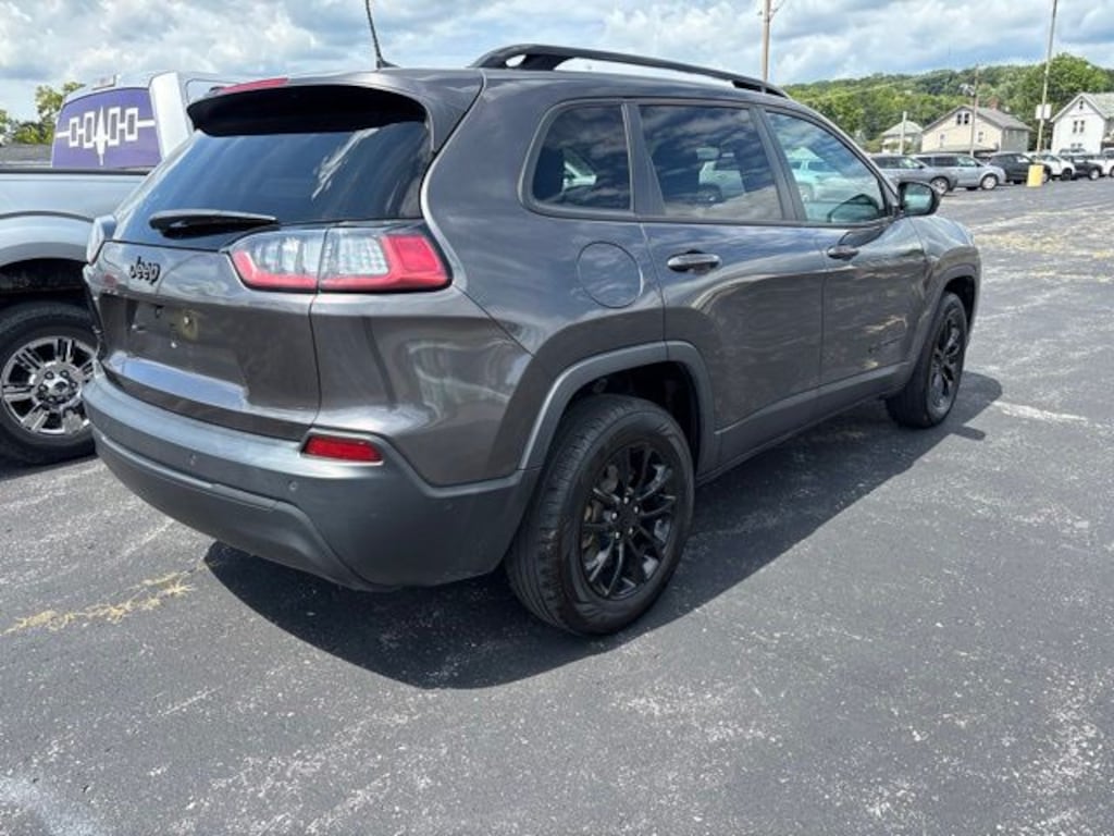 Used 2023 Jeep Cherokee Altitude SUV