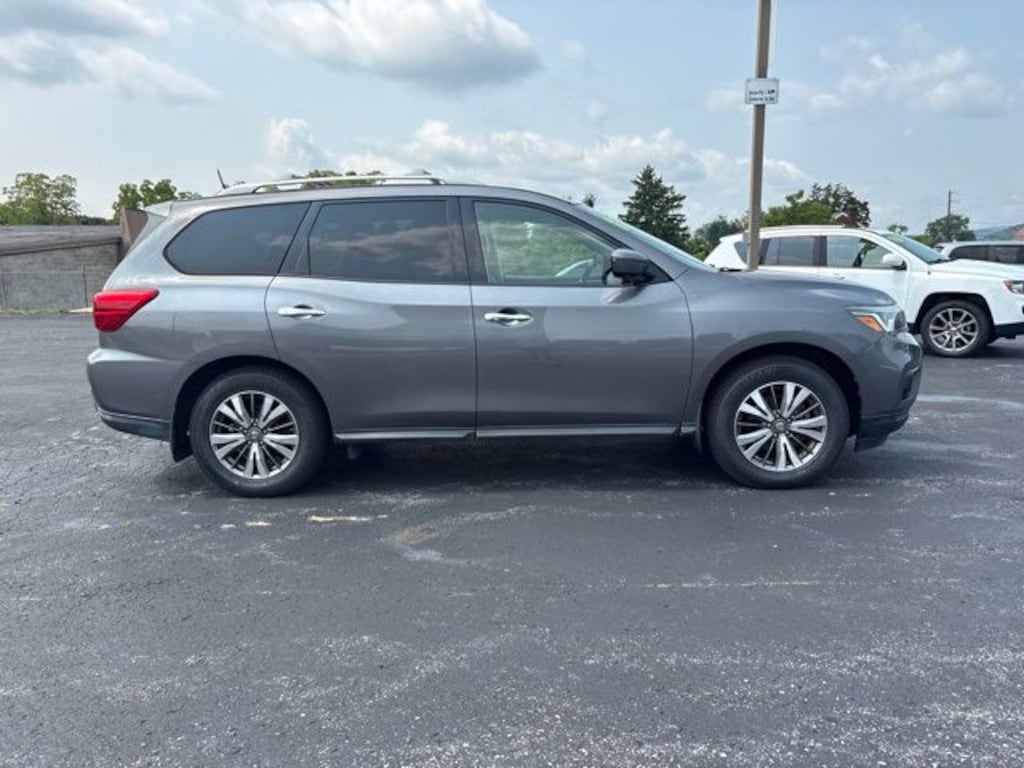 Used 2017 Nissan Pathfinder SL SUV