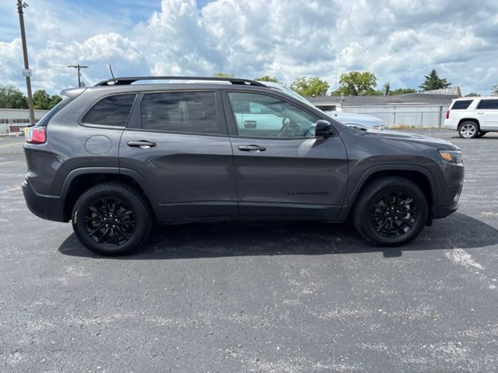 Used 2023 Jeep Cherokee Altitude SUV