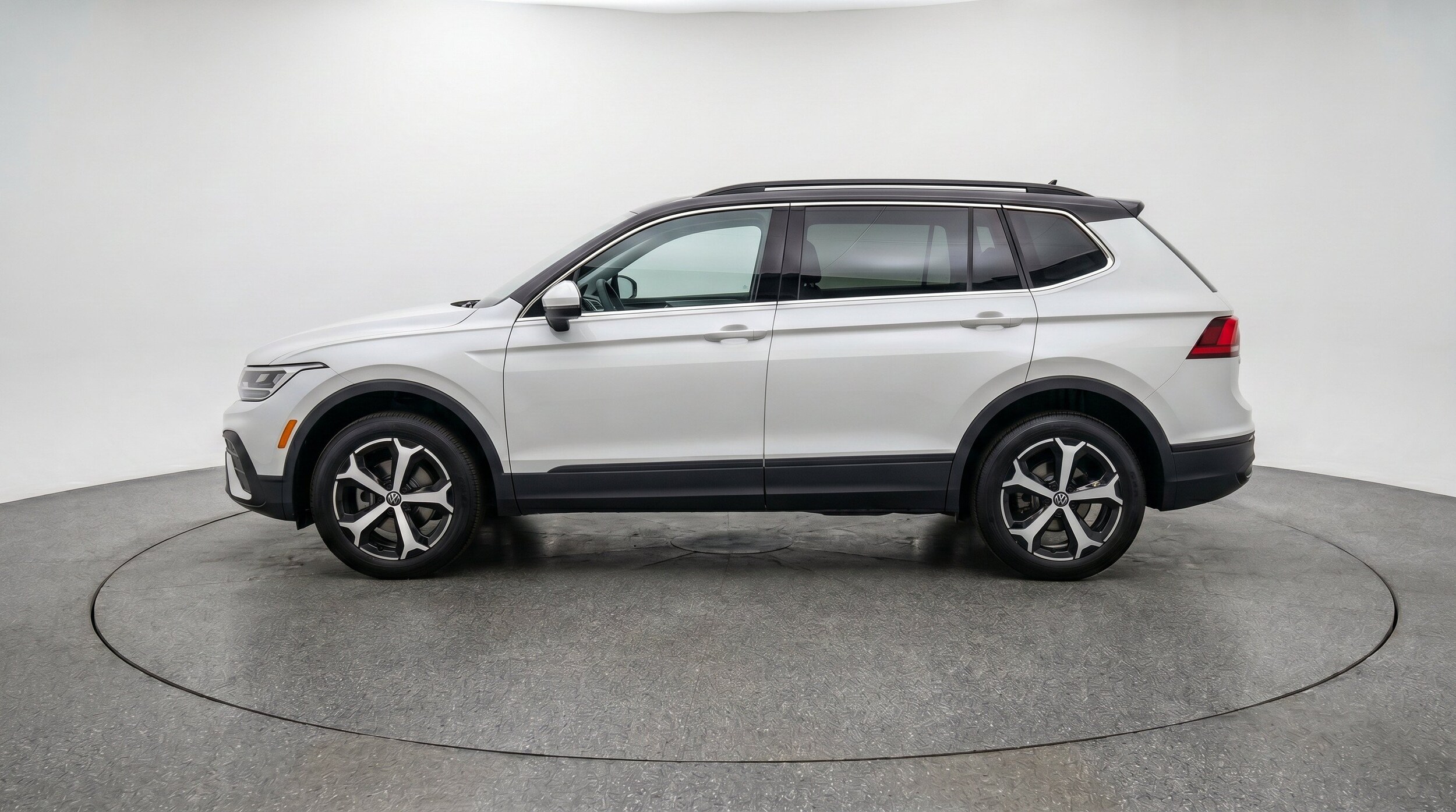 Thumbnail: 2026 Volkswagen Tiguan - 5