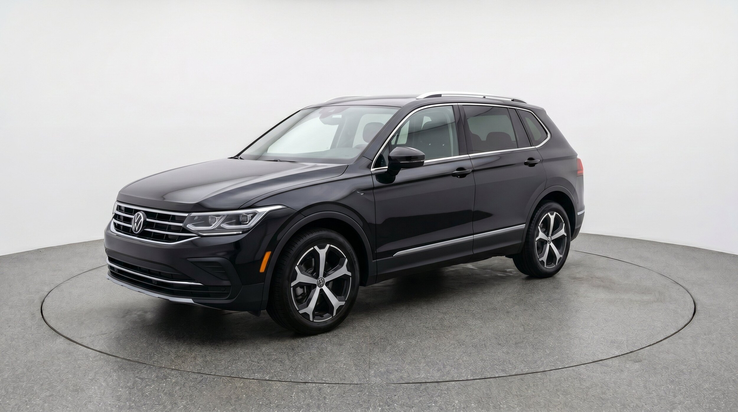 Thumbnail: 2026 Volkswagen Tiguan - 3