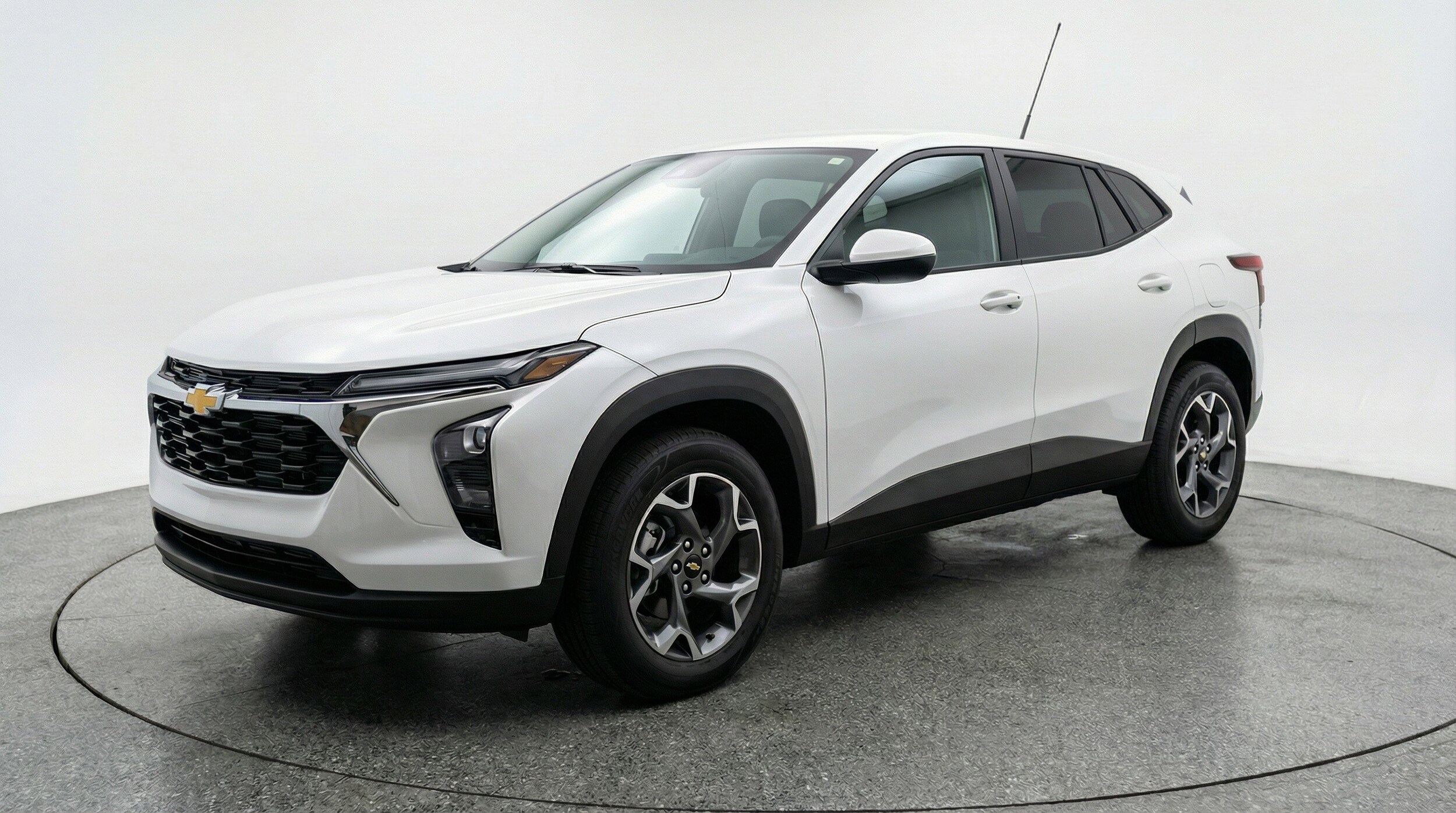 Thumbnail: 2025 Chevrolet Trax - 3