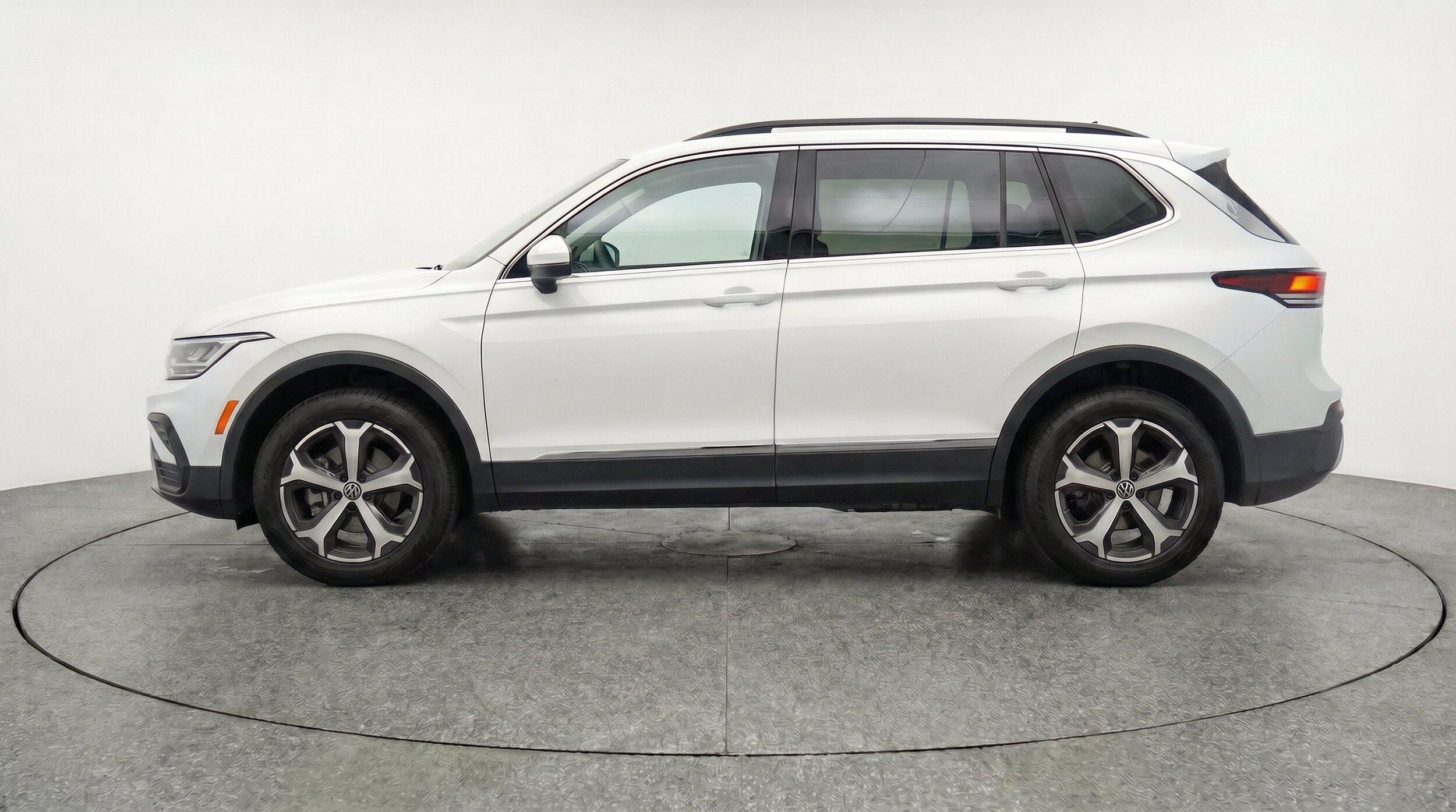 Thumbnail: 2026 Volkswagen Tiguan - 5