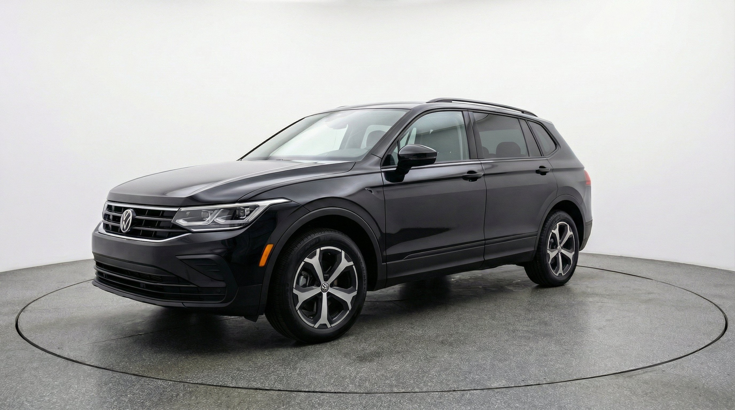Thumbnail: 2026 Volkswagen Tiguan - 3