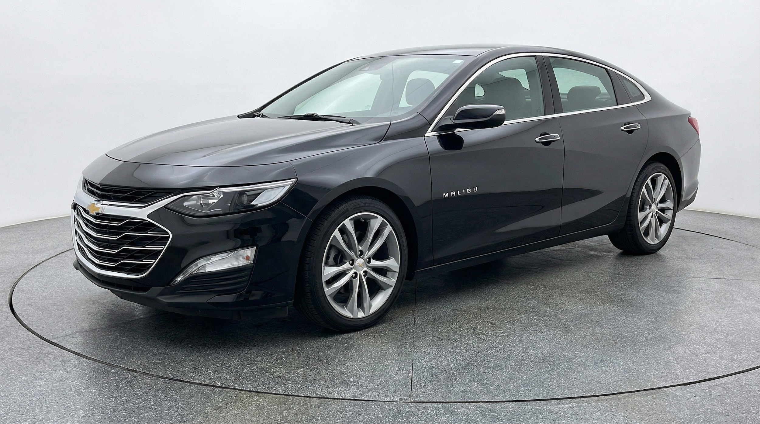 Thumbnail: 2024 Chevrolet Malibu - 3