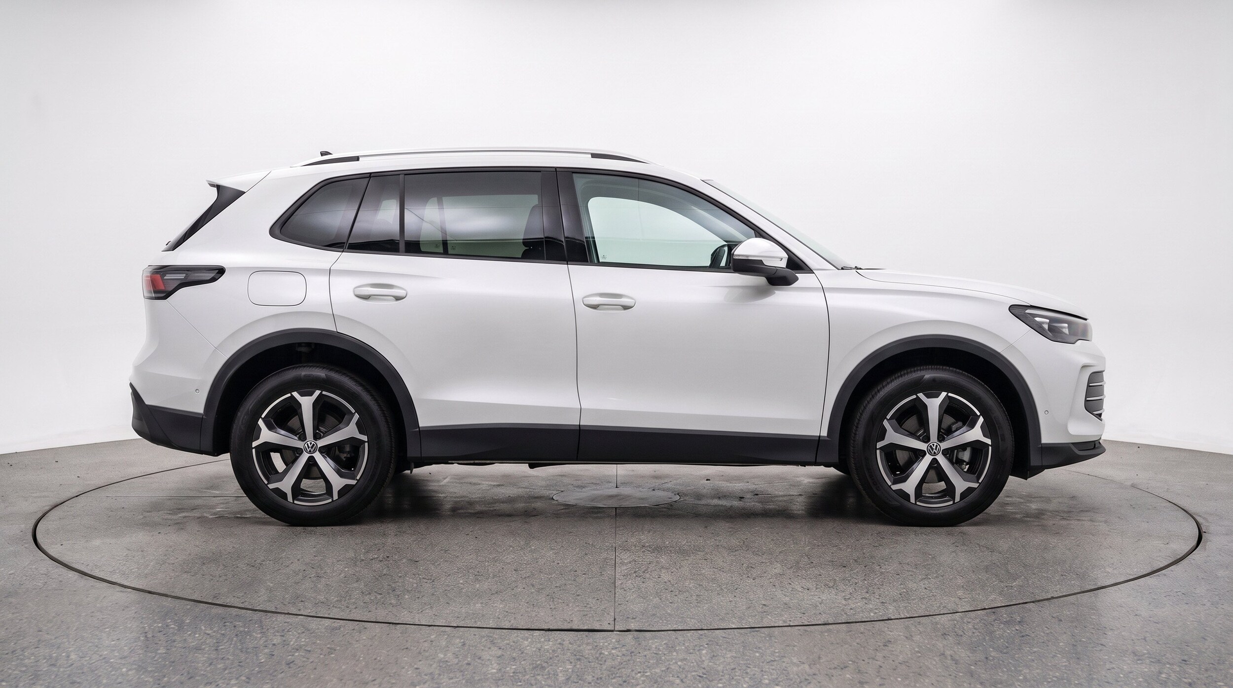Thumbnail: 2026 Volkswagen Tiguan - 11