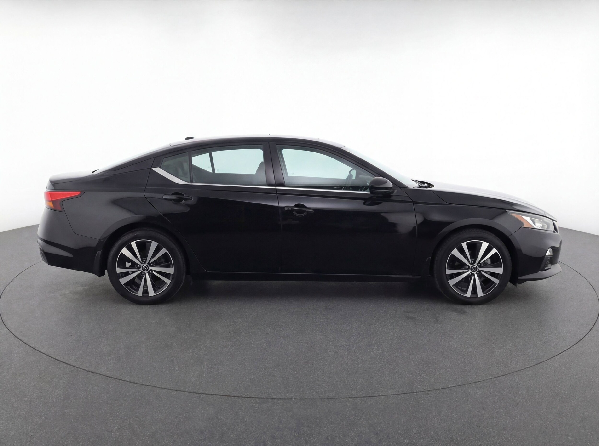 Thumbnail: 2023 Nissan Sentra - 11