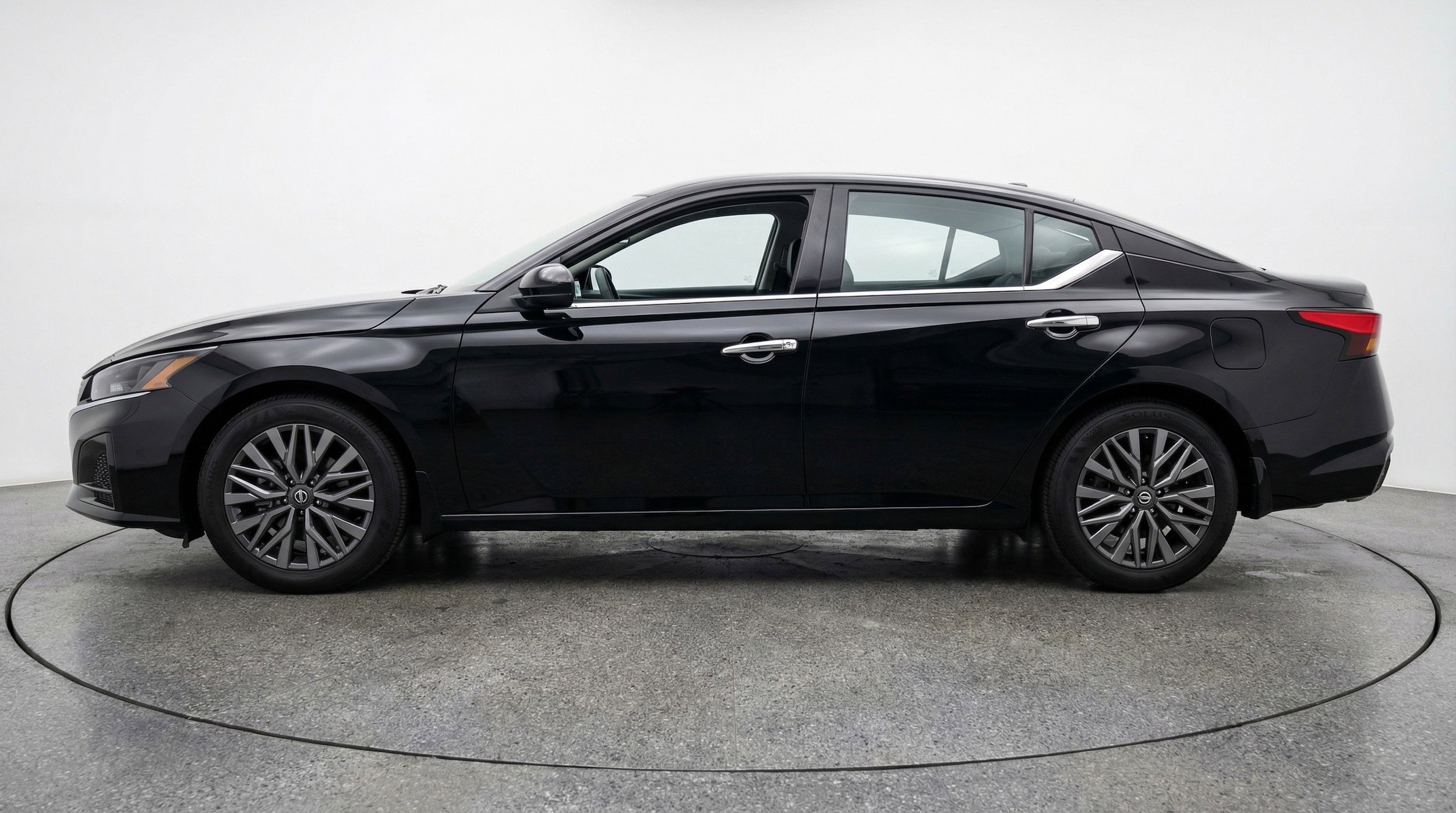 Thumbnail: 2025 Nissan Altima - 5