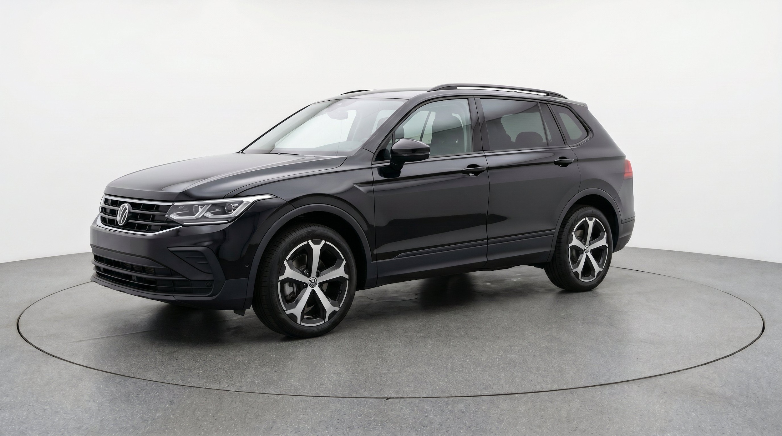 Thumbnail: 2026 Volkswagen Tiguan - 3