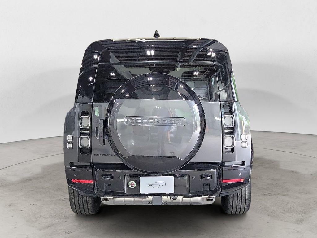 2024 Land Rover Defender 130 X photo 3