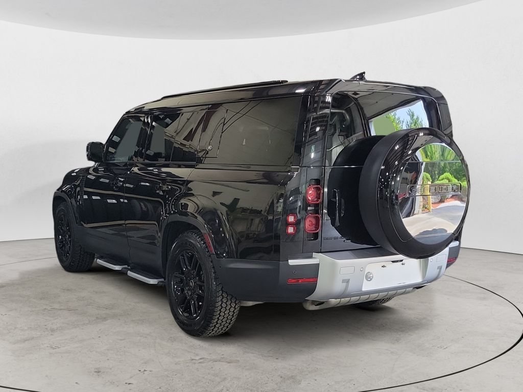 2023 Land Rover Defender 130 SE photo 3