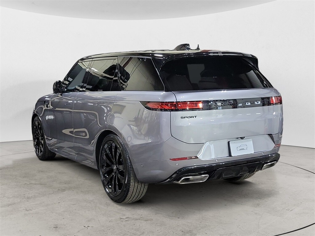 2025 Land Rover Range Rover Sport SE photo 3