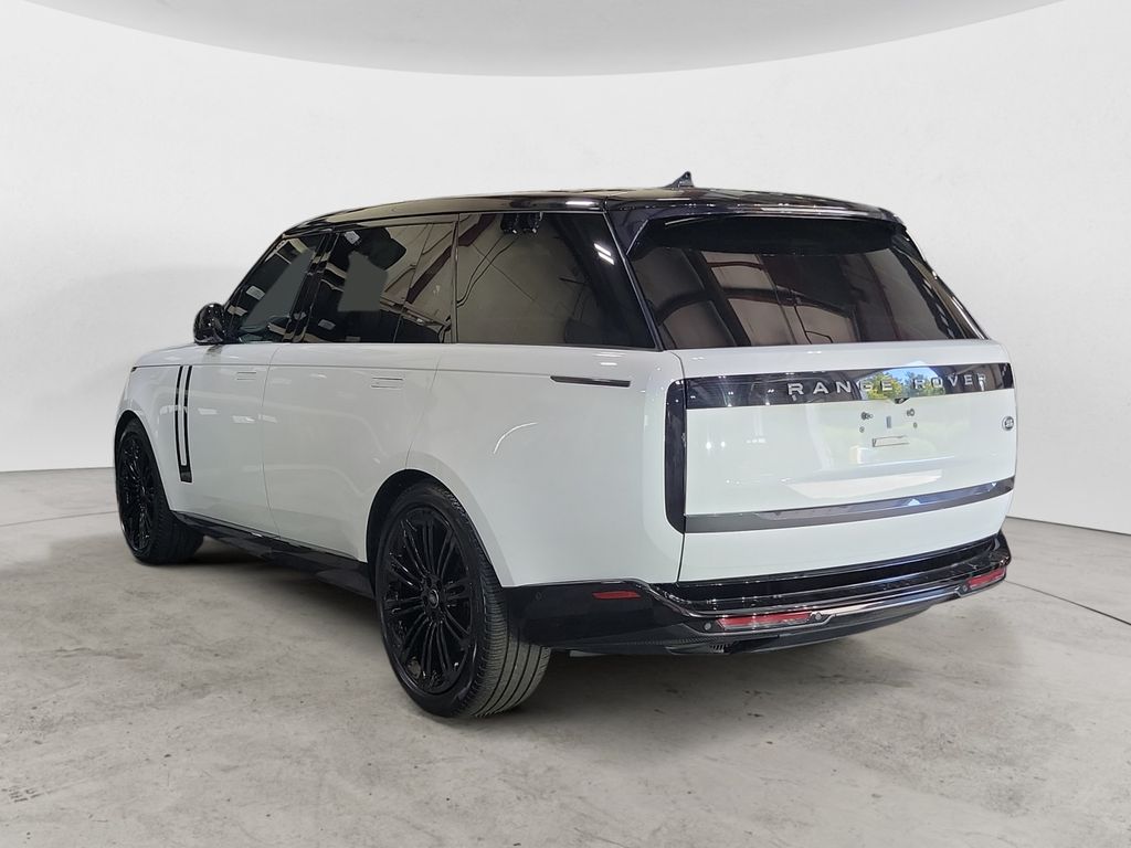 2022 Land Rover Range Rover SE photo 2