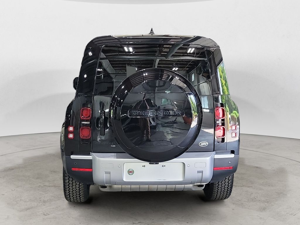 2023 Land Rover Defender 130 SE photo 4