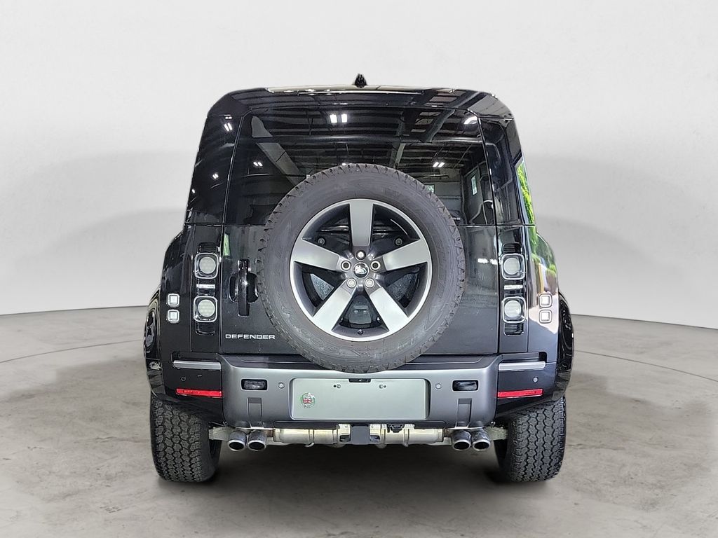 2024 Land Rover Defender 110 V8 photo 4