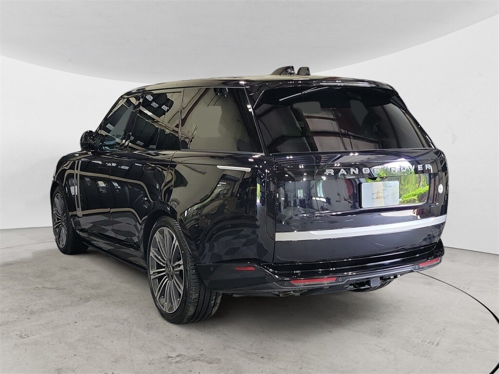 2024 Land Rover Range Rover SV photo 3