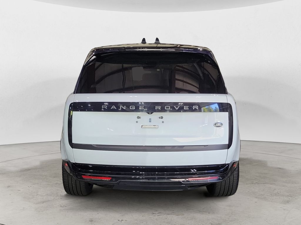 2022 Land Rover Range Rover SE photo 3