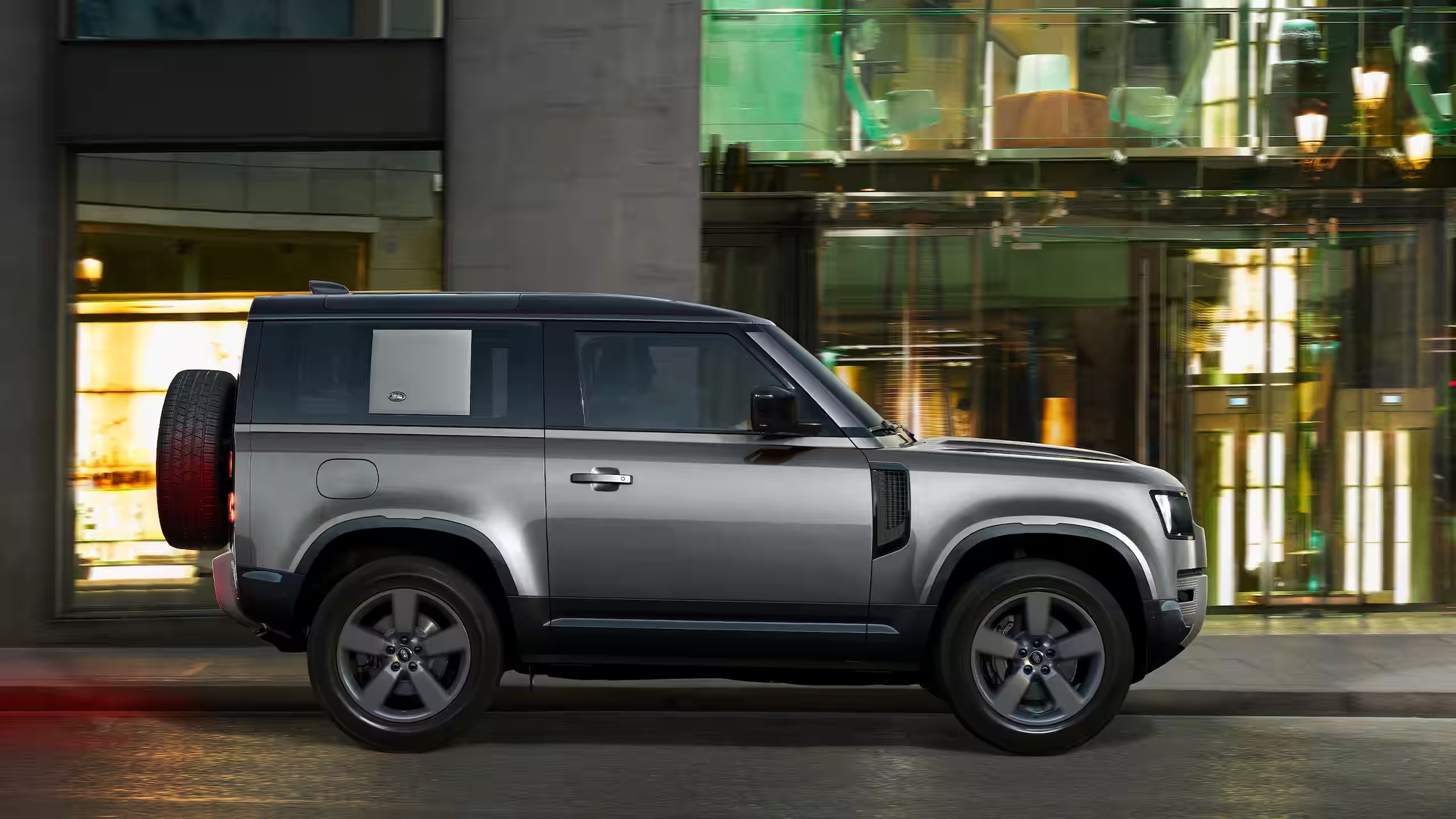 Vehicle being prepared for a Land Rover lease return