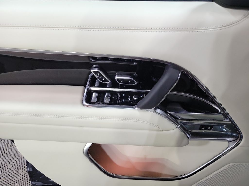 2026 Land Rover Range Rover SE - Photo 14