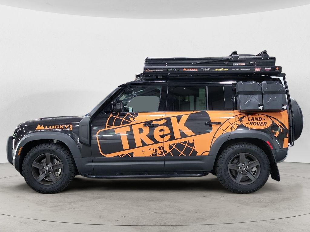 2023 Land Rover Defender 110 S photo 2