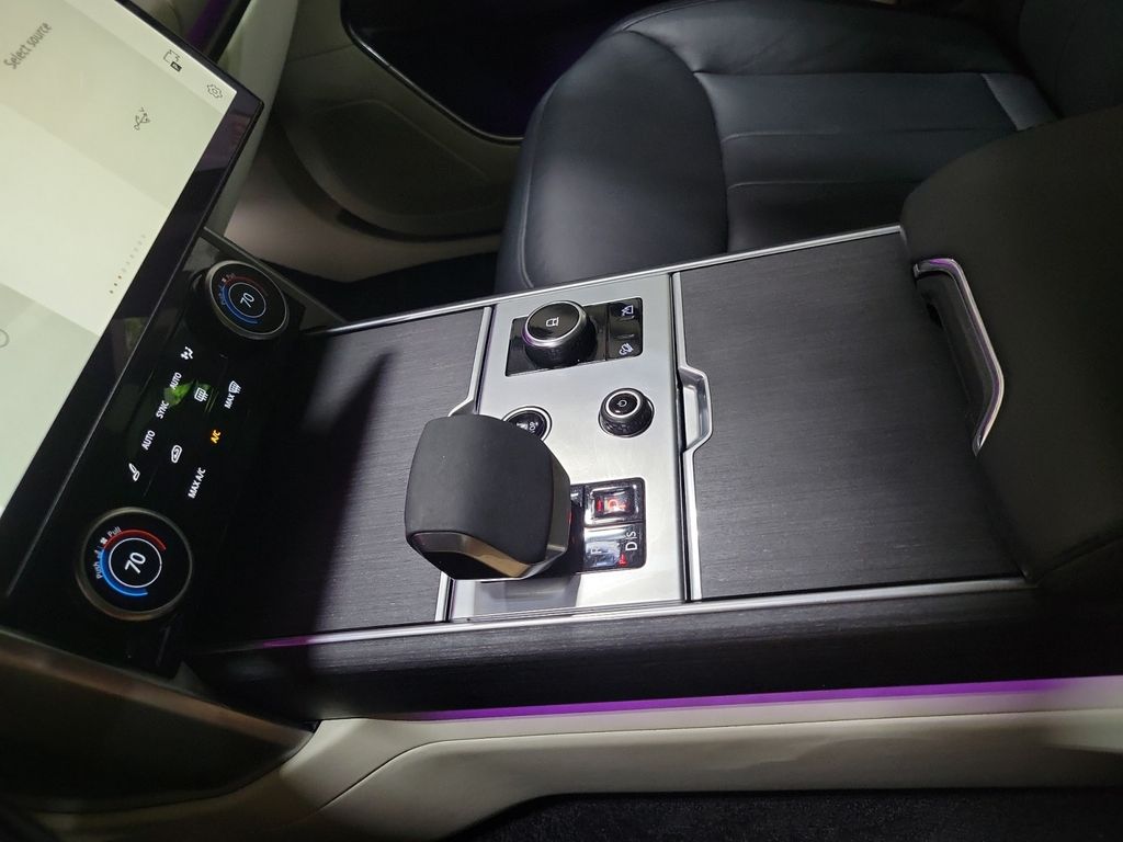 2023 Land Rover Range Rover SE - Photo 20
