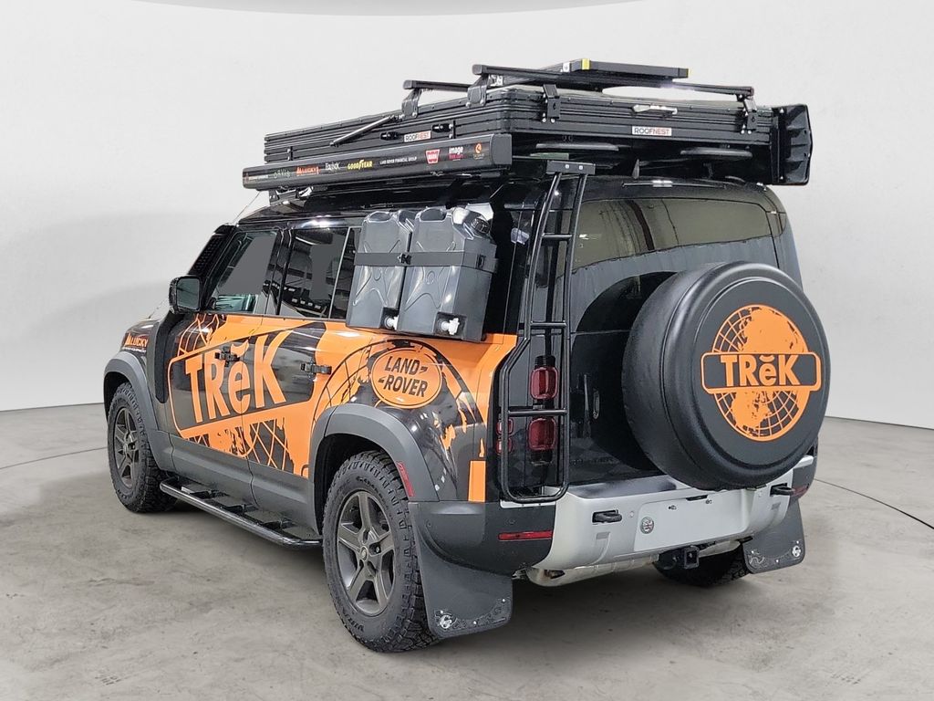 2023 Land Rover Defender 110 S photo 3