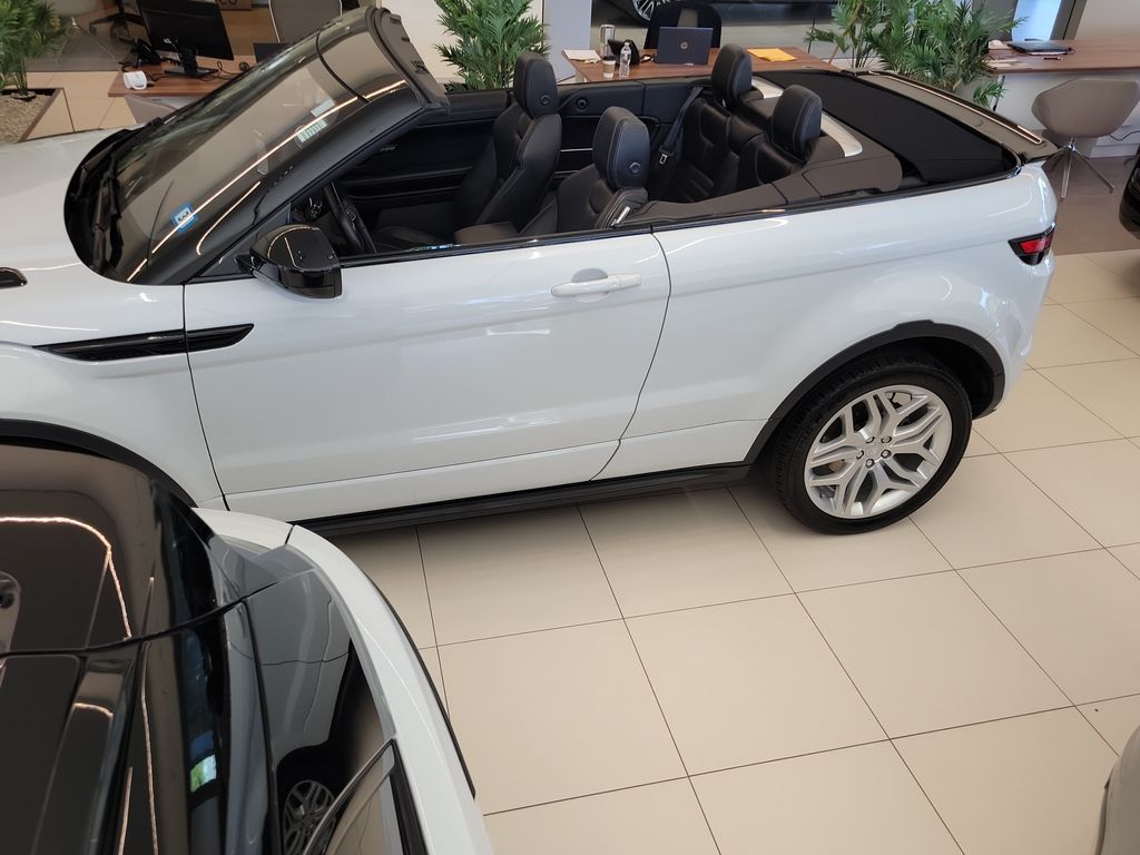 2017 Land Rover Range Rover HSE photo 2