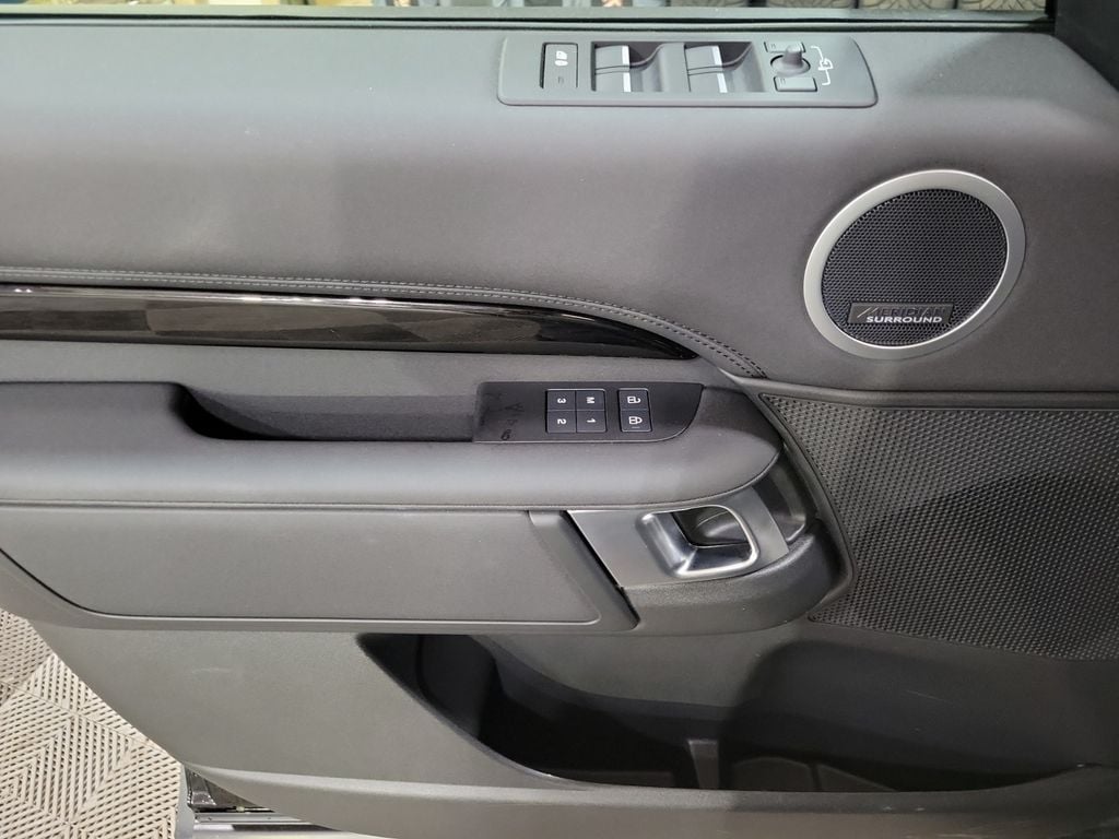 2026 Land Rover Discovery S - Photo 14