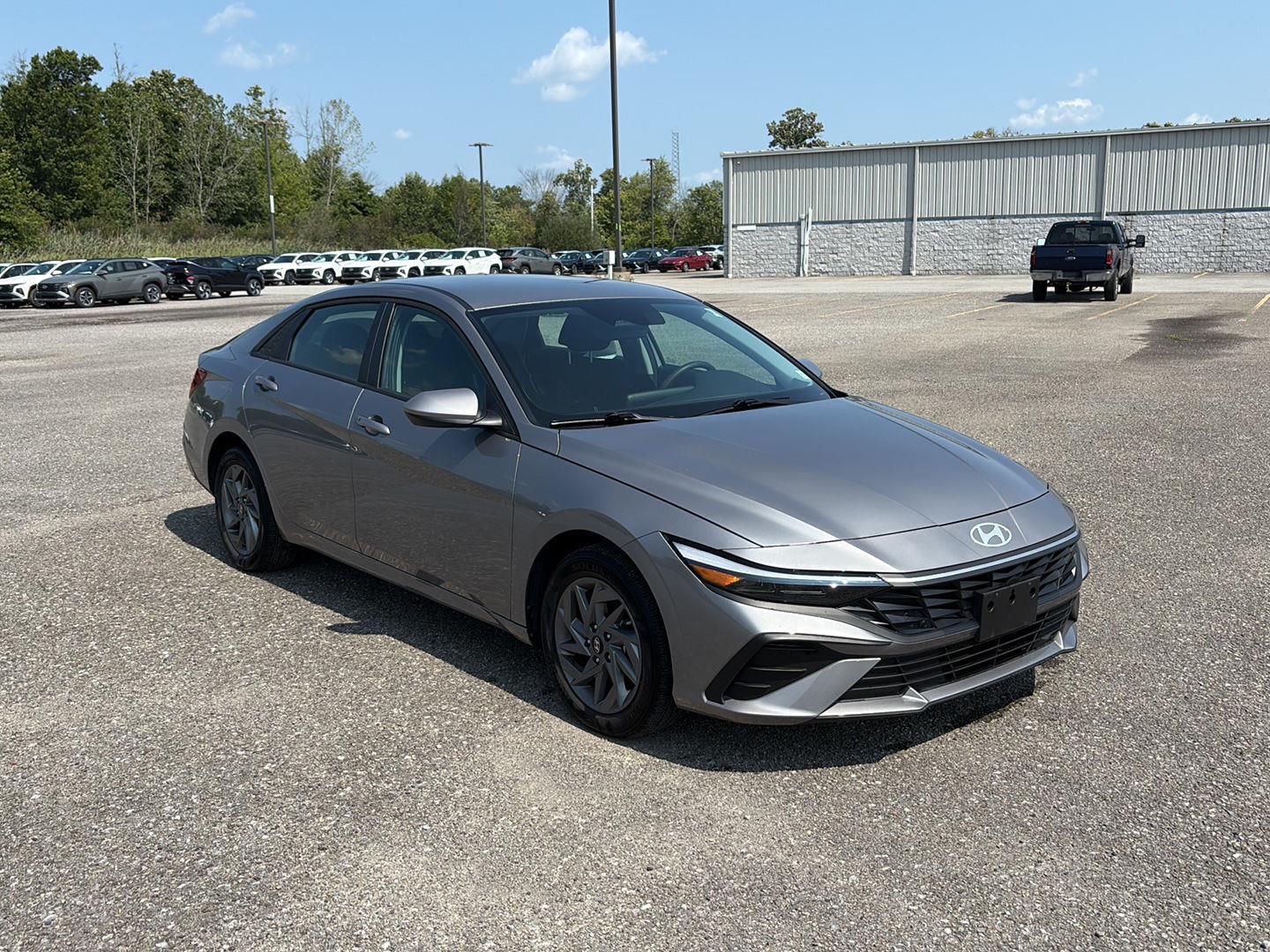 2025 Hyundai Elantra Hybrid Blue photo 2