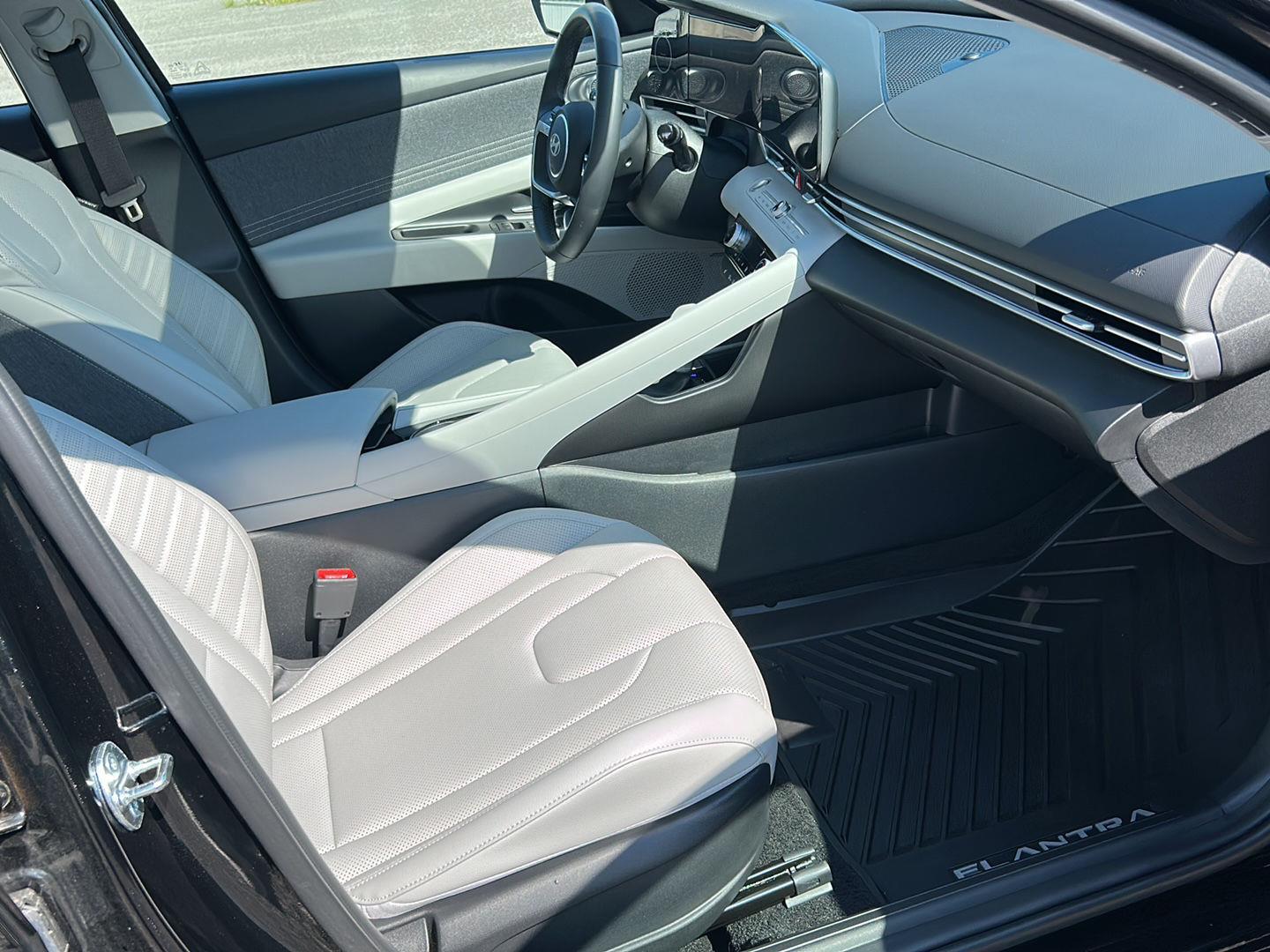 2025 Hyundai Elantra Limited - Photo 35