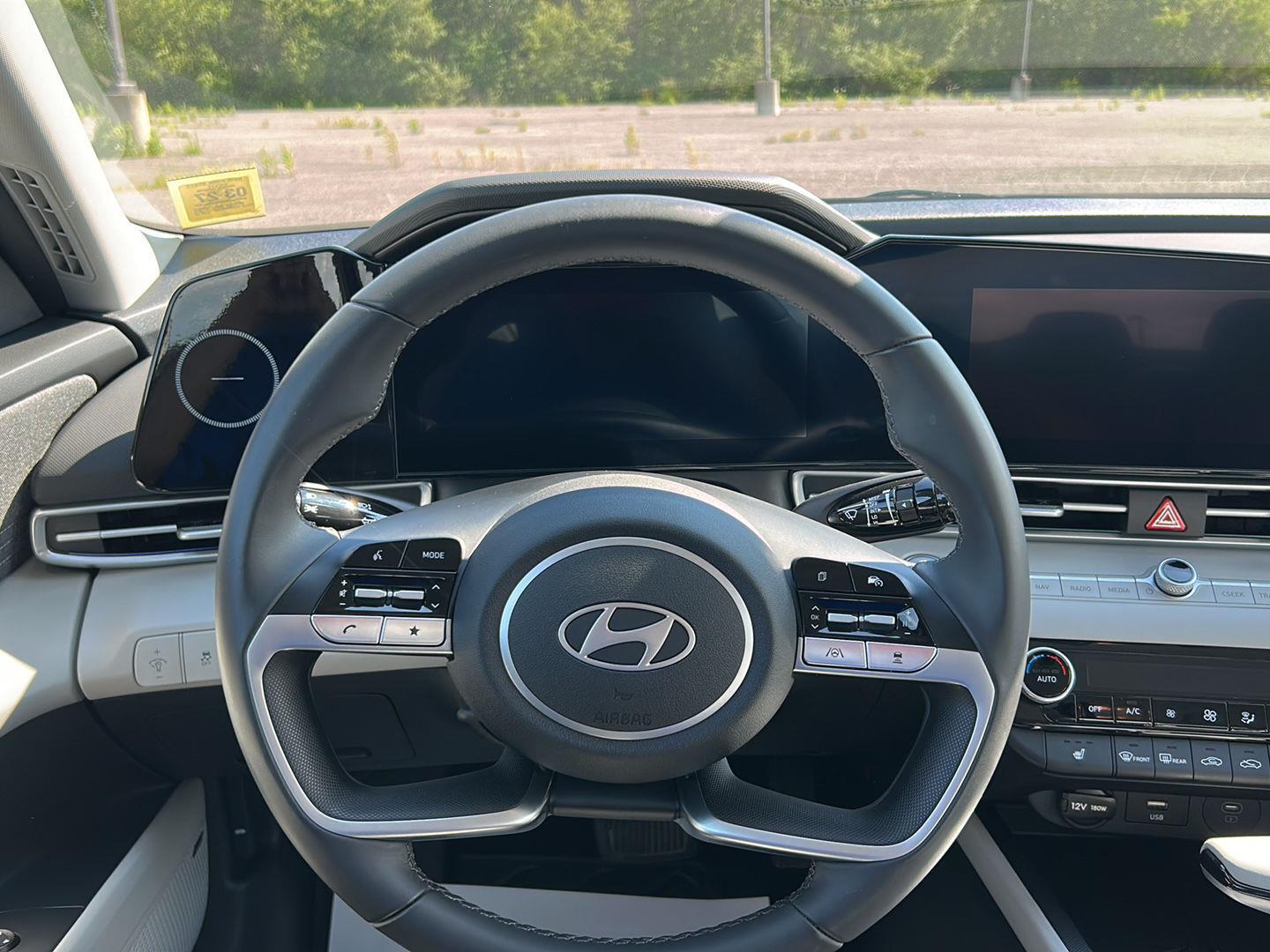 2025 Hyundai Elantra Limited - Photo 24