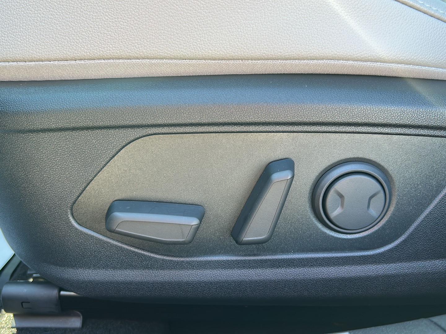 2025 Hyundai Elantra Limited - Photo 21