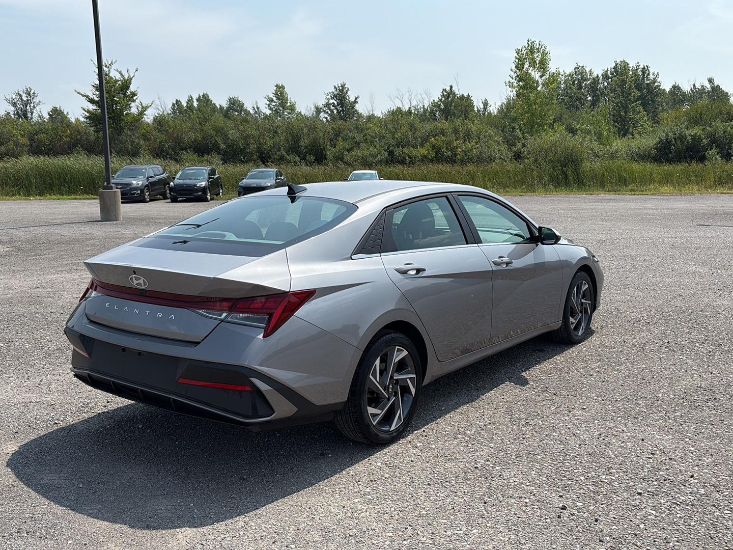 2025 Hyundai Elantra SEL Convenience photo 4