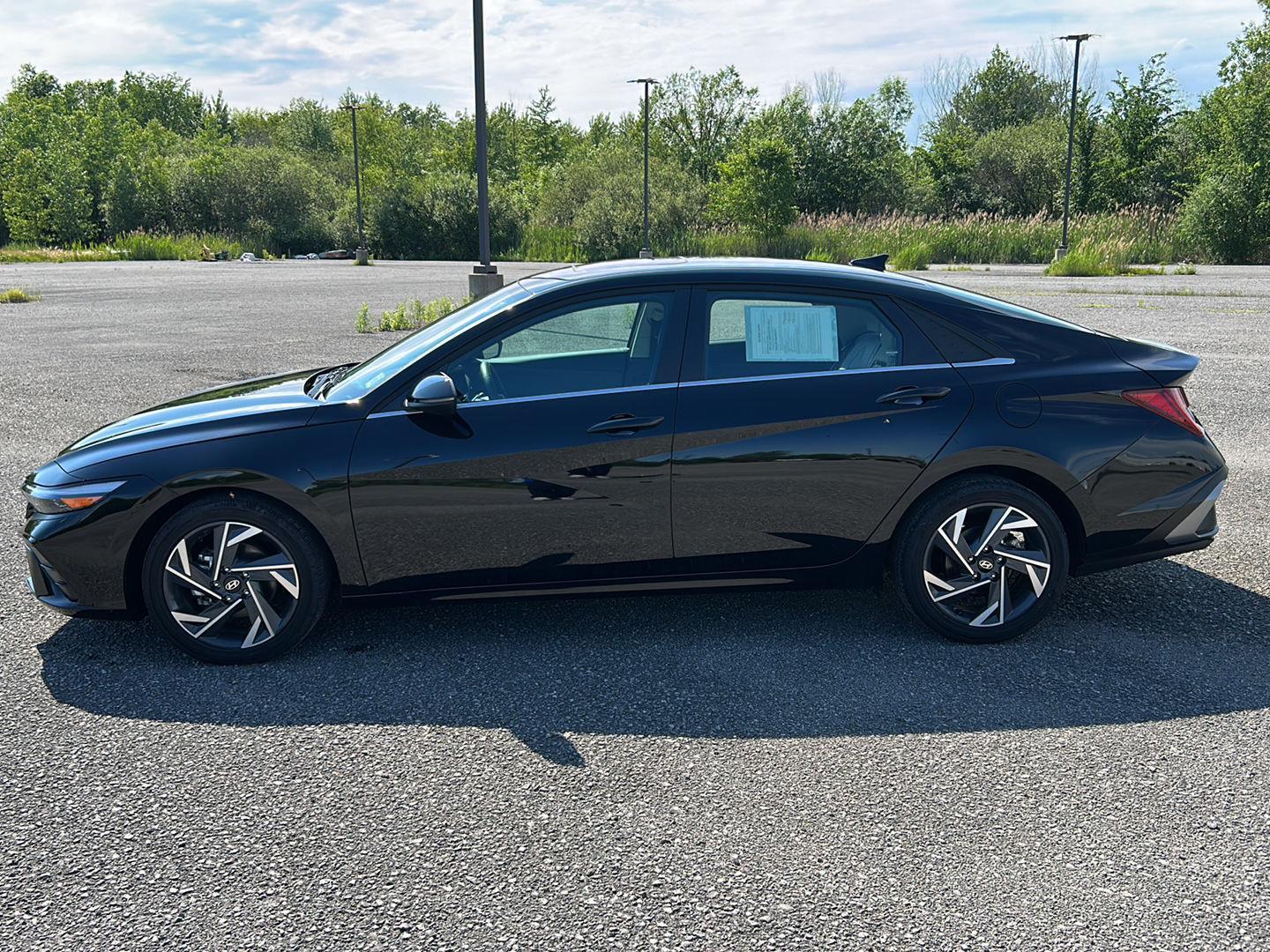 2025 Hyundai Elantra Limited - Photo 6