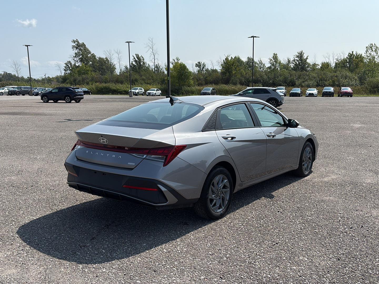 2025 Hyundai Elantra Hybrid Blue photo 4