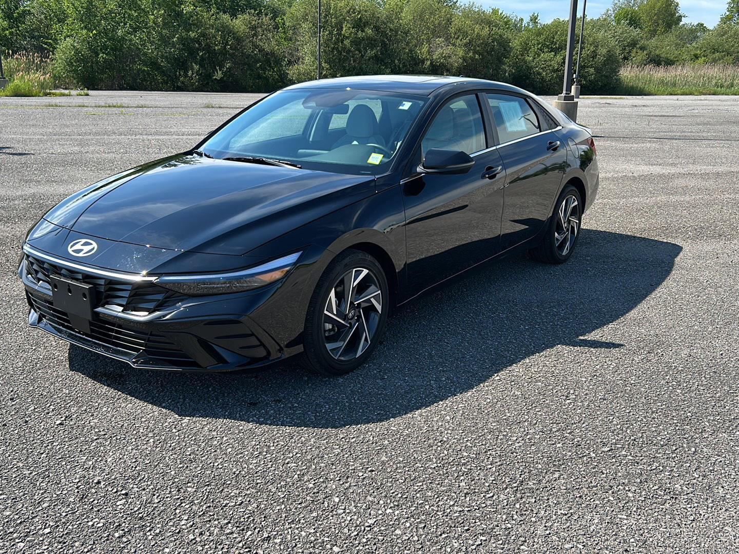 2025 Hyundai Elantra Limited - Photo 7