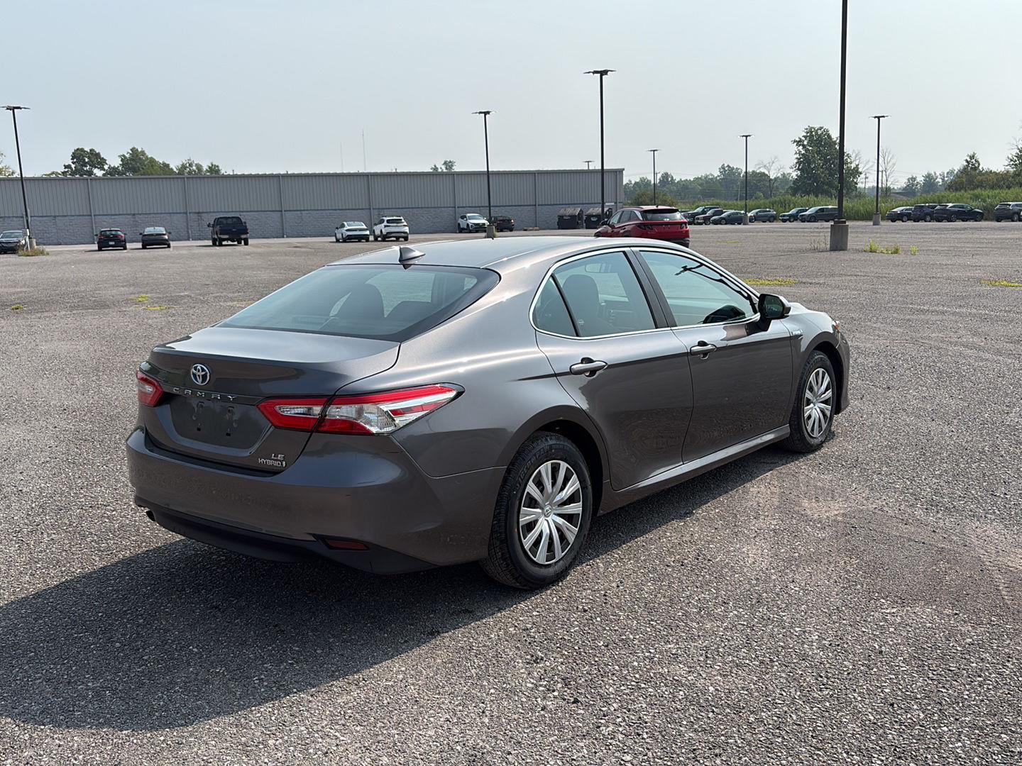 2020 Toyota Camry Hybrid LE photo 2