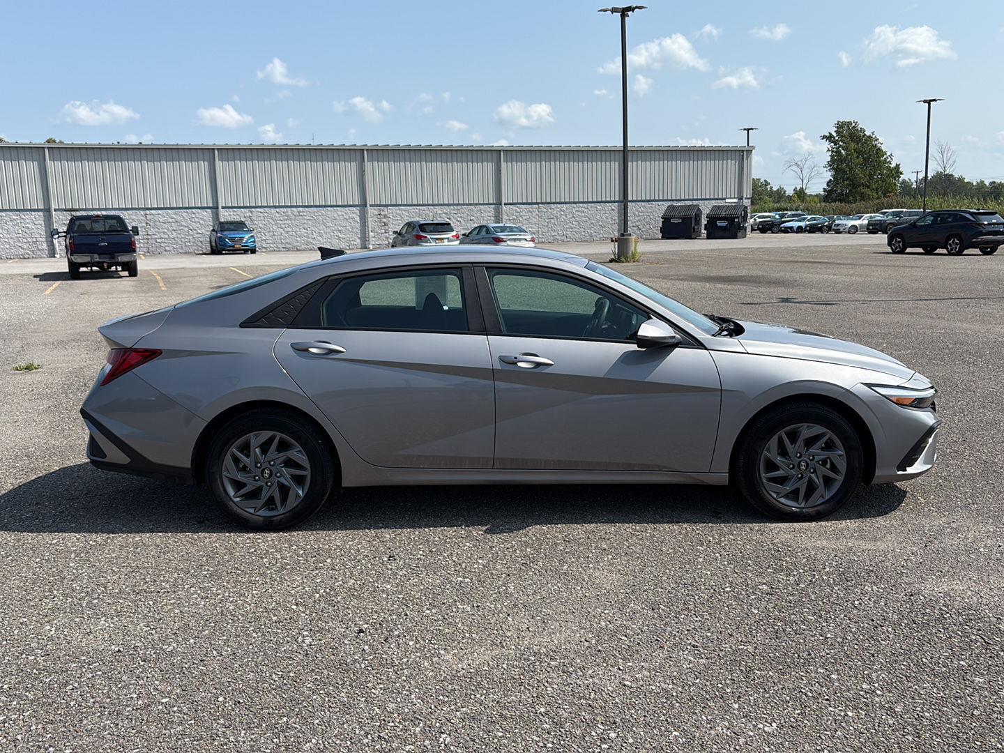 2025 Hyundai Elantra Hybrid Blue photo 3